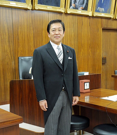 2015_01_26_委員長席前にて